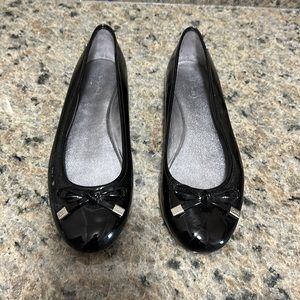Coach black patent leather flats w/bow Sz 8